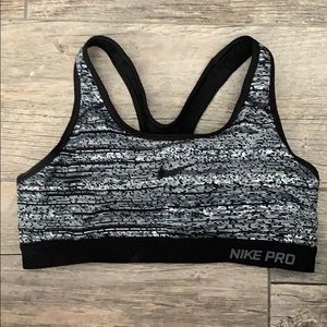 Nike sports bra sz m